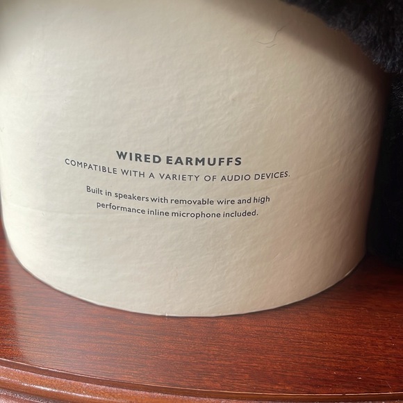 UGG black fur wired earmuffs built in speakers - Picture 5 of 9